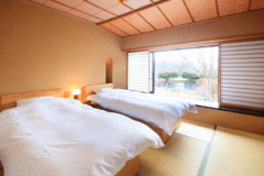 【「琴」の間】ベットでゆっくりとお休み頂けます。