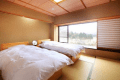 【「扇」の間】ベットでゆっくりとお休み頂けます。