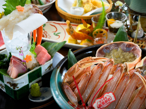 厳選された食材を使用したこだわりのお料理の数々。中でも岩井屋の蟹料理は絶品です。