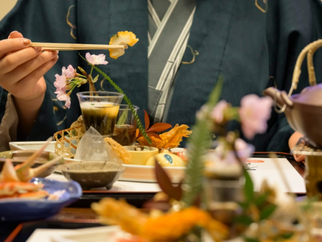 因幡岩井を感じ、郷土の幸に感謝する。当館自慢のご夕食をどうぞお召し上がりください。