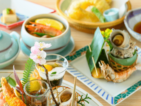 料理長が食材から飾り付けまでこだわった、美しいお料理の数々。