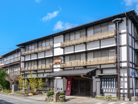 【外観】創業130年、山陰最古の湯をたたえる静かなお宿「岩井屋」。