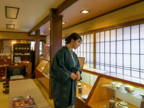 【民芸品ギャラリー】当館で大切にしている民藝品の数々をどうぞご覧ください。