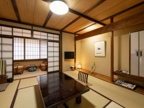 ご自宅のように寛げる昔ながらの落ち着いた和室。