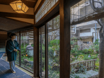 ほのかな香りが漂う、館内総畳敷きの廊下