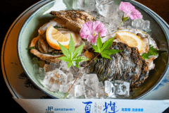 鳥取県産ブランド天然岩牡蠣「夏輝」。夏ならではの山陰の味覚をご堪能くださいませ。