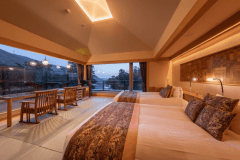 【rocca香｜kahori】露天風呂付きコーナーツイン｜山と街並みを望むテラス｜山並側47㎡