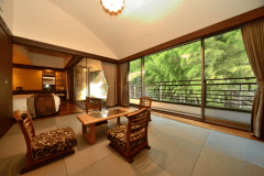 【rocca歩｜ayumi】竹林を望む露天風呂付き和洋室｜源泉かけ流し｜竹林側40㎡