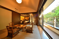 【rocca歩｜ayumi】竹林を望む露天風呂付き和洋室｜源泉かけ流し｜竹林側40㎡