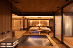 【rocca奏｜kanade】山々を望む露天風呂付き特別和洋室｜テラス・足湯｜山並側74㎡