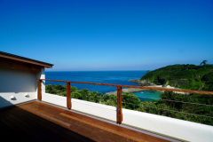 コテージのテラスからは海一望