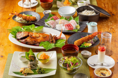 【贅沢】品数少なめで、ちょ～ど良い。金目の煮付は丸ごと一匹！