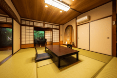 【もみじ】10畳＋10畳＋茶室／檜を施した石風呂