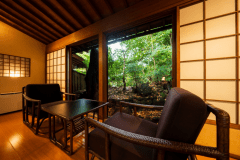 【もみじ】10畳＋10畳＋茶室／檜を施した石風呂