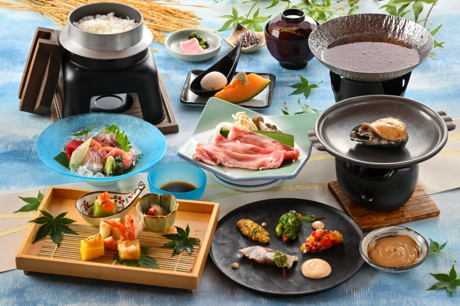 夕食 夏の基本席 ※2025年6月15日(日)頃から2025年9月14日(日)頃までの献立例です。 ※仕入れ状況により、内容を変更する場合がございます。 ※お献立は3月、6月、9月、12月の各月15日頃より切り替わります。 ※ご宿泊時にはご覧の写真や献立例と異なる場合がございます。 夕食 夏の基本席 ※2025年6月15日(日)頃から2025年9月14日(日)頃までの献立例です。 ※仕入れ状況により、内容を変更する場合がございます。 ※お献立は3月、6月、9月、12月の各月15日頃より切り替わります。 ※ご宿泊時にはご覧の写真や献立例と異なる場合がございます。