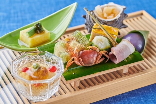 夕食　夏の本格懐石
※お食事のイメージです。
※仕入れ状況により、内容を変更する場合がございます。