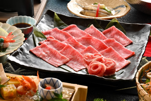 夕食　若狭牛しゃぶしゃぶ会席　※お食事のイメージです。　※仕入れ状況により、内容を変更する場合がございます。　※写真のしゃぶしゃぶ用のお肉とお野菜は2人前です。