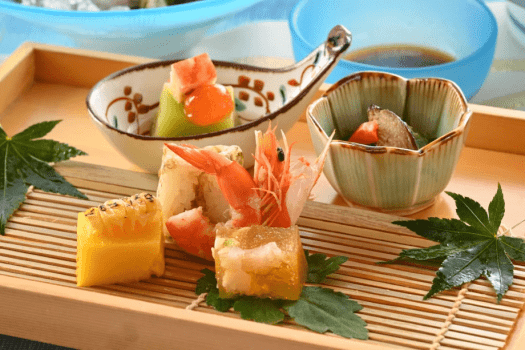 夕食　夏の基本会席（前菜盛り合わせの一例）