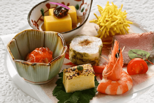 夕食　秋の基本会席（前菜盛り合わせの一例）