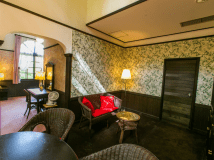 エグゼクティブツインルーム(36平米)三角屋根のベッドルーム＋吹き抜けのリビング