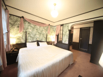 スタンダードダブル(23㎡) 2025年7月にお部屋をリニューアル！ベッドのサイズはキングサイズ１９５CMです。