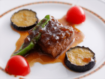口の中で旨味が広がる国産和牛のステーキ／例