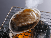 まさに贅沢！活あわびの踊り焼き／例