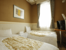 ８平米の狭い部屋ですが割安に利用できるビジネスツインルーム／例