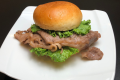黒毛和牛のハンバーガー　1,980円／1個（1人前）