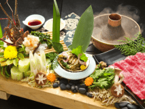 その日一番の食材をふんだんに使い、料理長が巧の技をもって振る舞う『四季の美味』をお楽しみください