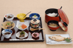 ■朝食付■源泉かけ流し温泉を好きなだけ♪朝食はお庭を眺める広間で提供※夕食なし